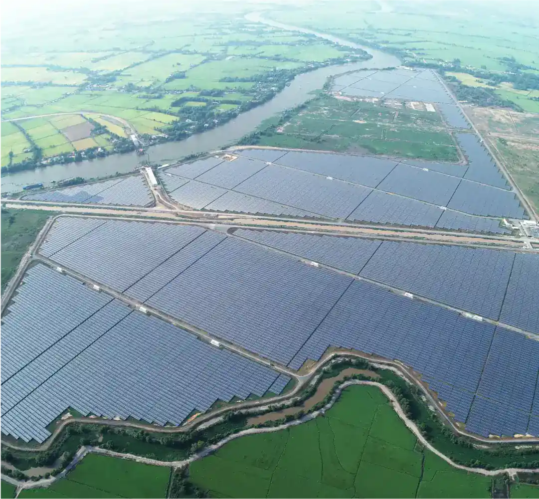 Solar farms with battery storage