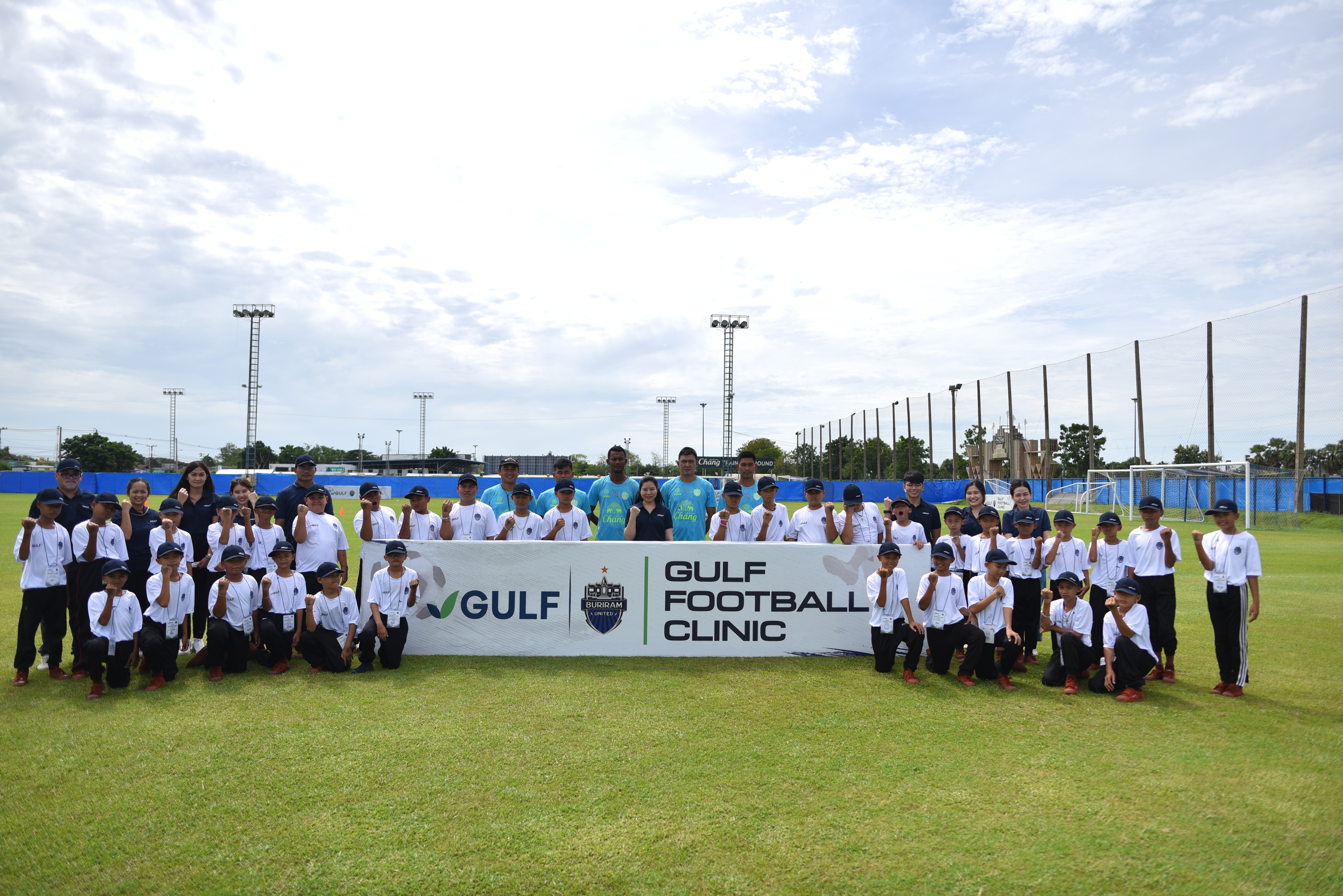 GULF and Buriram United spark young footballers’ dreams with 
“GULF Football Clinic” for the second year
